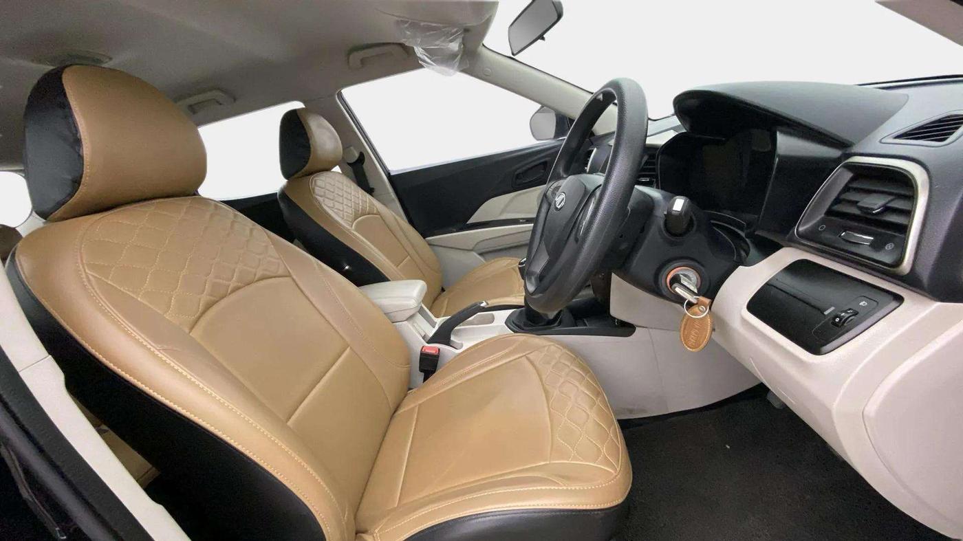 2019 Mahindra XUV300 W6 1.5 DIESEL, Diesel, Manual, 39,545 km, Right Side Front Door Cabin