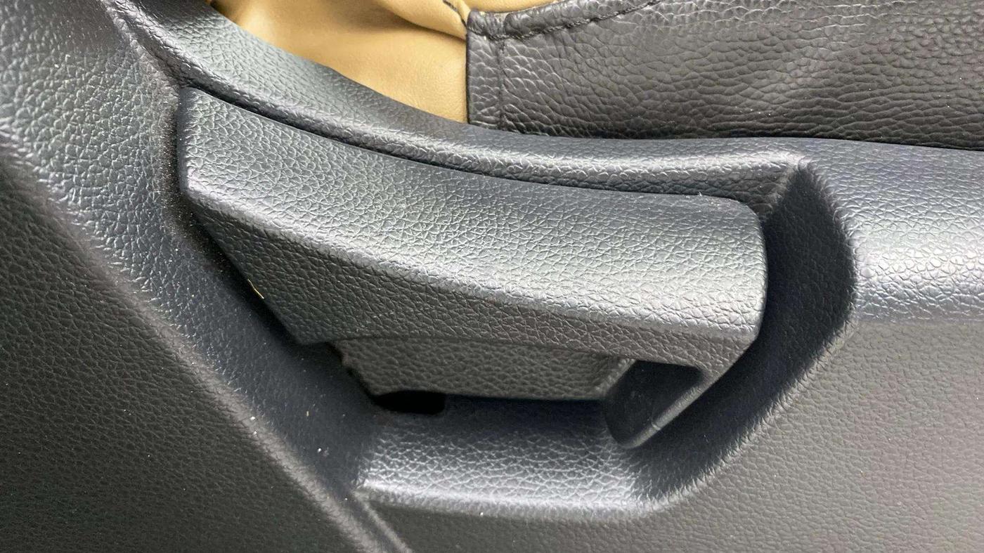 2019 Mahindra XUV300 W6 1.5 DIESEL, Diesel, Manual, 39,545 km, Driver Side Adjustment Panel