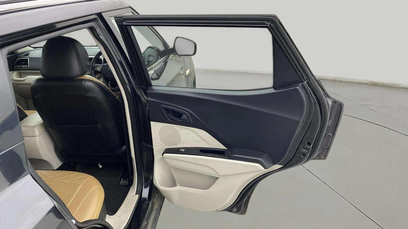2019 Mahindra XUV300 W6 1.5 DIESEL, Diesel, Manual, 39,545 km, RHS Rear Door