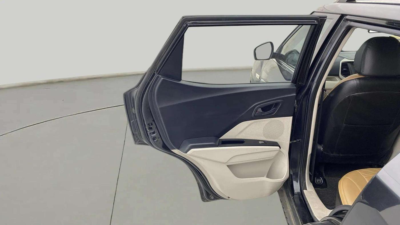 2019 Mahindra XUV300 W6 1.5 DIESEL, Diesel, Manual, 39,545 km, LHS Rear Door