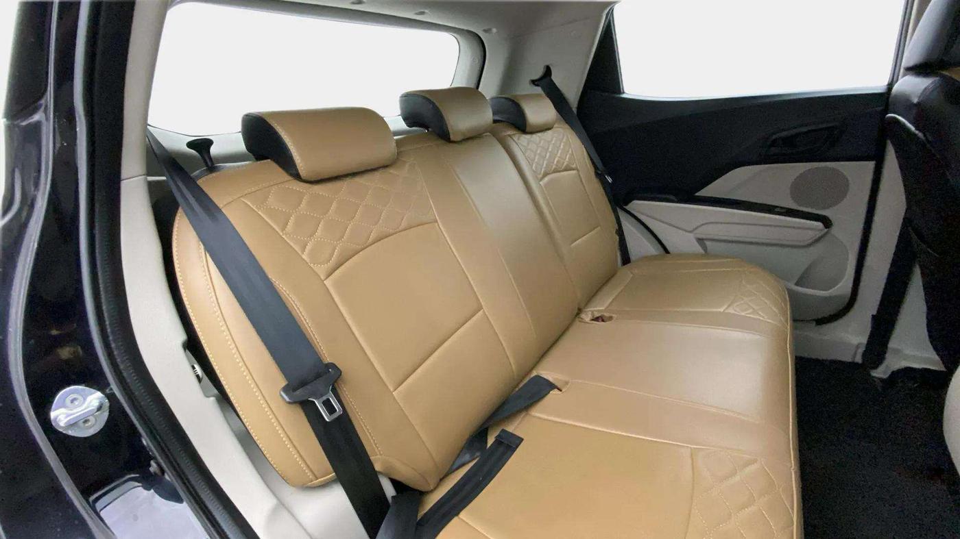 2019 Mahindra XUV300 W6 1.5 DIESEL, Diesel, Manual, 39,545 km, Right Side Rear Door Cabin