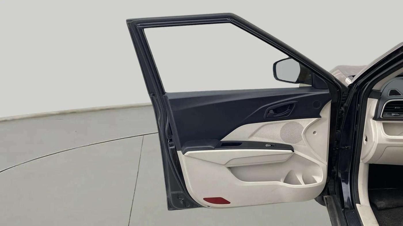2019 Mahindra XUV300 W6 1.5 DIESEL, Diesel, Manual, 39,545 km, LHS Front Door