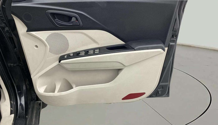 2019 Mahindra XUV300 W6 1.5 DIESEL, Diesel, Manual, 39,526 km, Driver Side Door Panels Control