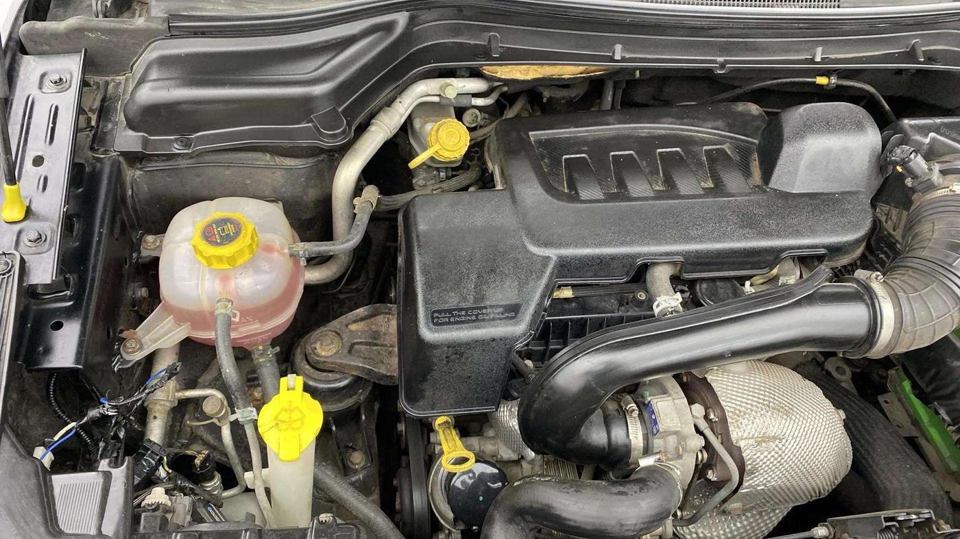 2019 Mahindra XUV300 W6 1.5 DIESEL, Diesel, Manual, 39,545 km, Engine View - Right