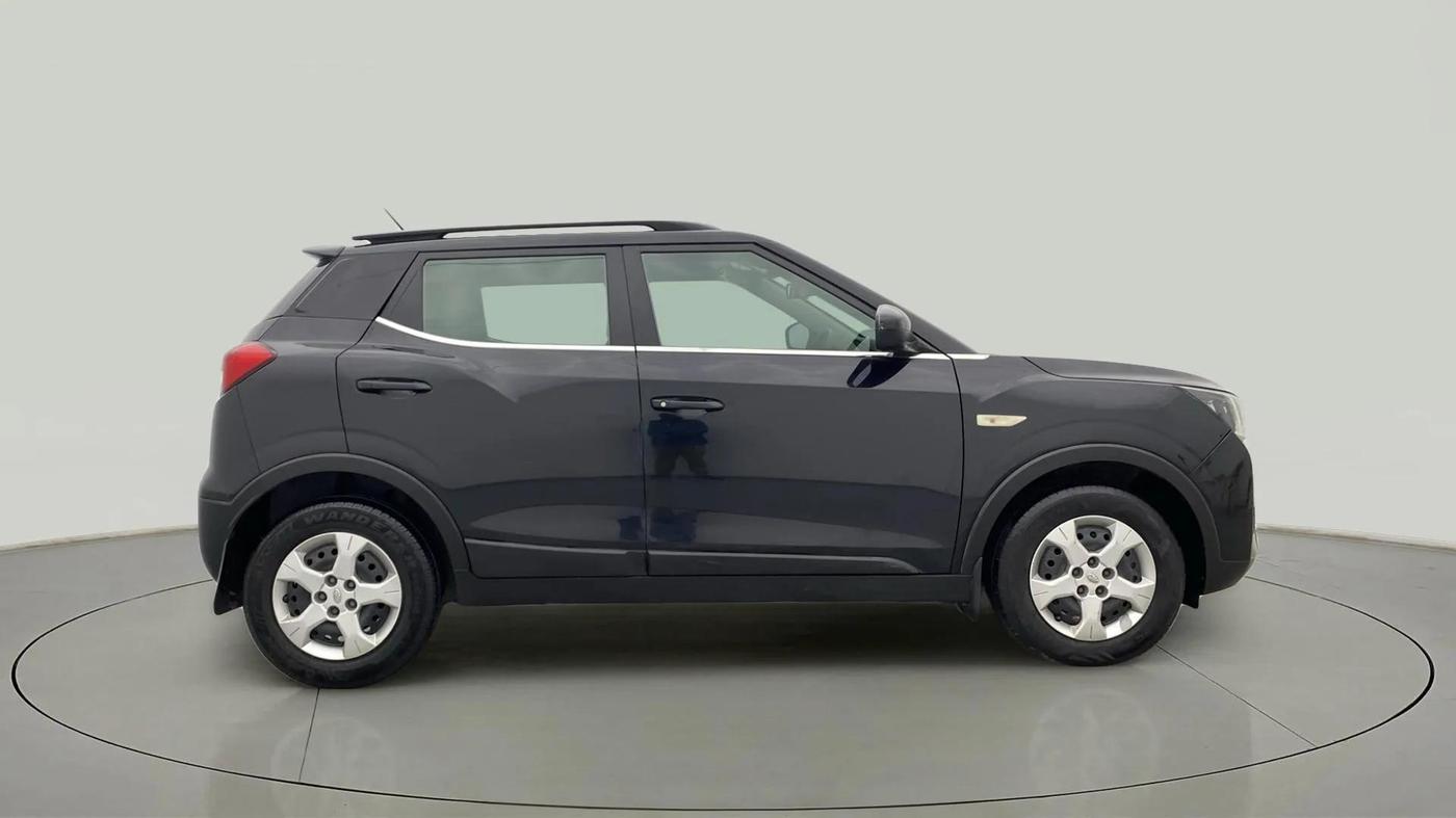 2019 Mahindra XUV300 W6 1.5 DIESEL, Diesel, Manual, 39,545 km, Right Side View