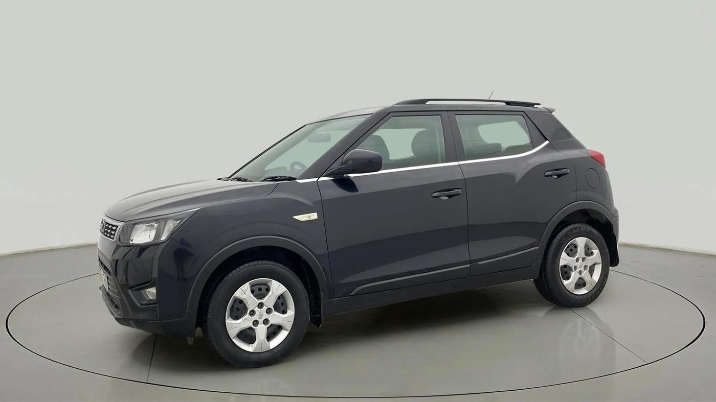 2019 Mahindra XUV300 W6 1.5 DIESEL, Diesel, Manual, 39,545 km, Left Front Diagonal