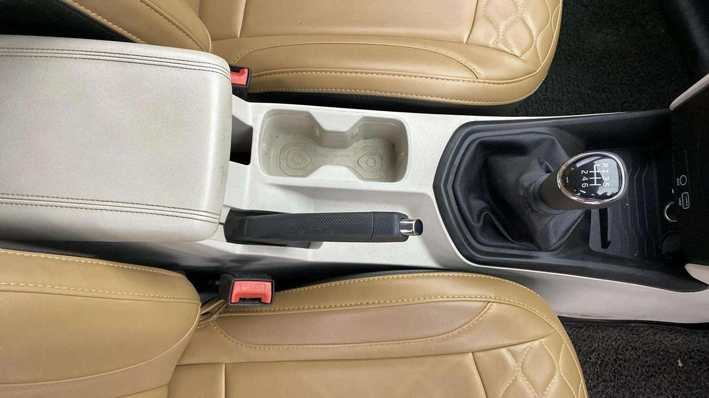2019 Mahindra XUV300 W6 1.5 DIESEL, Diesel, Manual, 39,545 km, Gear Lever