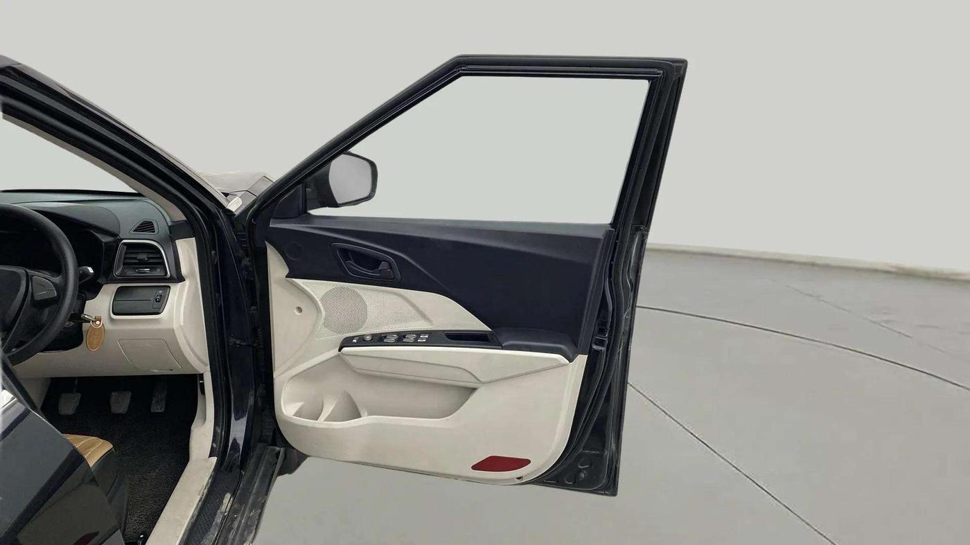 2019 Mahindra XUV300 W6 1.5 DIESEL, Diesel, Manual, 39,545 km, RHS Front Door