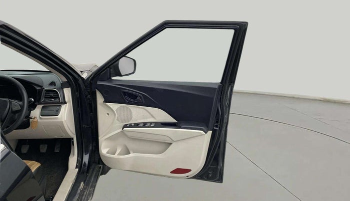 2019 Mahindra XUV300 W6 1.5 DIESEL, Diesel, Manual, 39,526 km, RHS Front Door