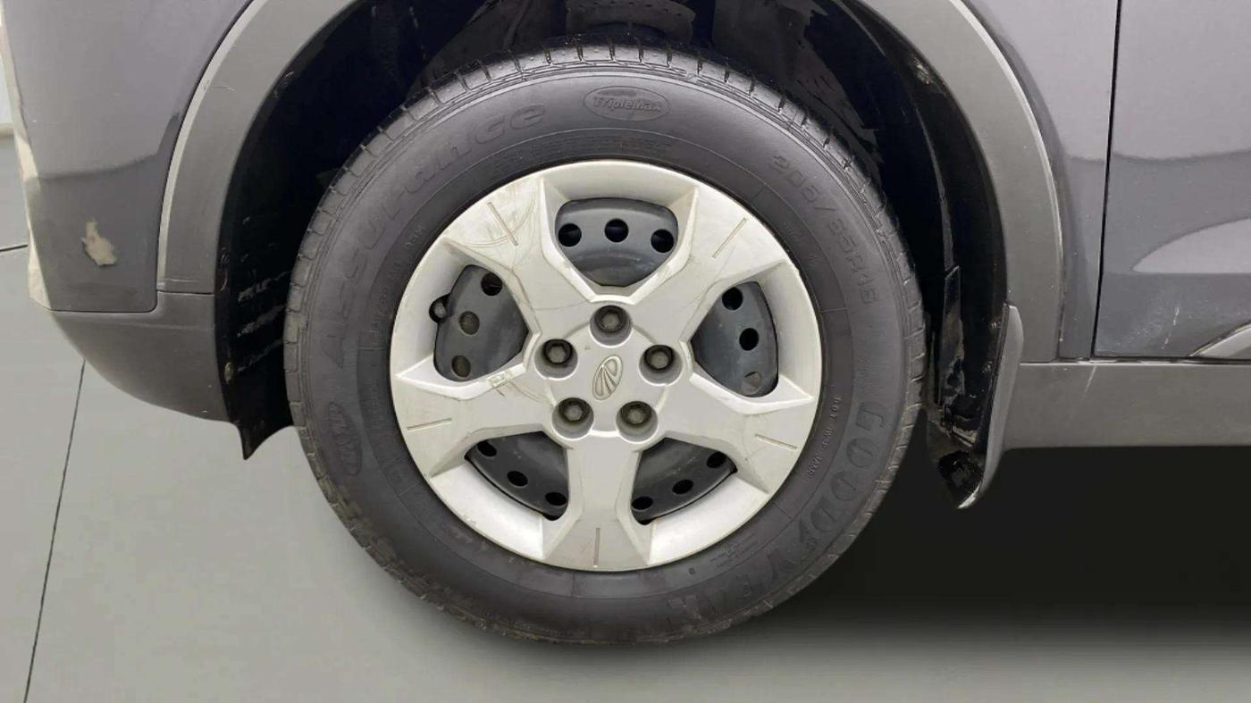 2019 Mahindra XUV300 W6 1.5 DIESEL, Diesel, Manual, 39,545 km, Left Front Wheel