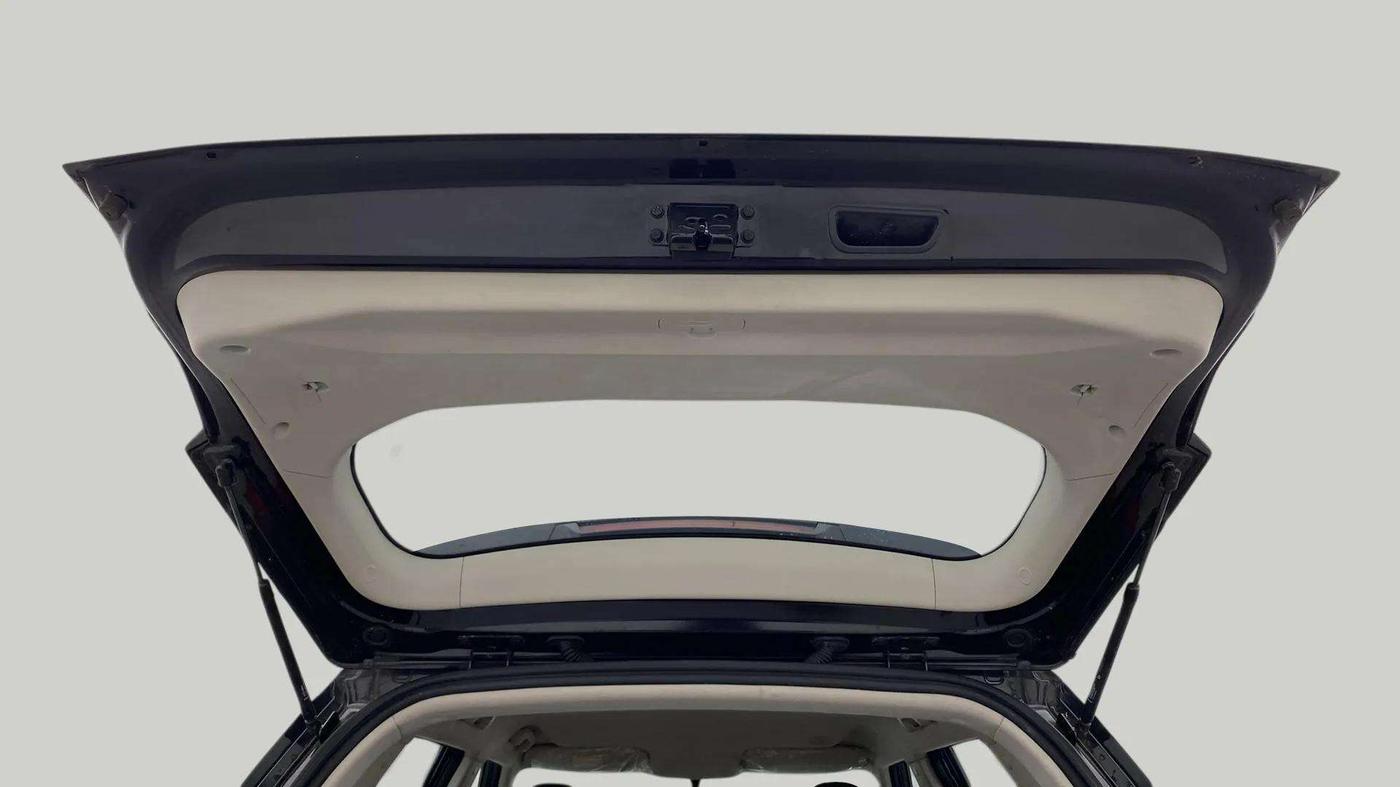 2019 Mahindra XUV300 W6 1.5 DIESEL, Diesel, Manual, 39,545 km, Boot Door Open