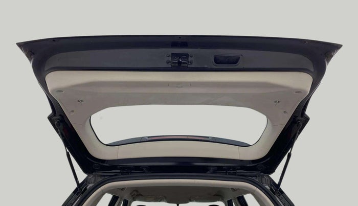 2019 Mahindra XUV300 W6 1.5 DIESEL, Diesel, Manual, 39,526 km, Boot Door Open