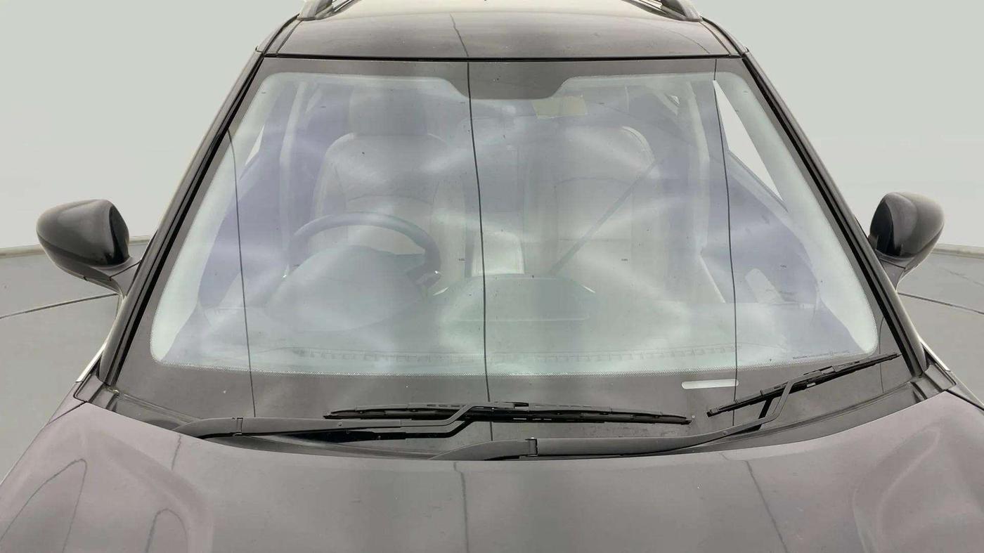 2019 Mahindra XUV300 W6 1.5 DIESEL, Diesel, Manual, 39,545 km, Front Windshield