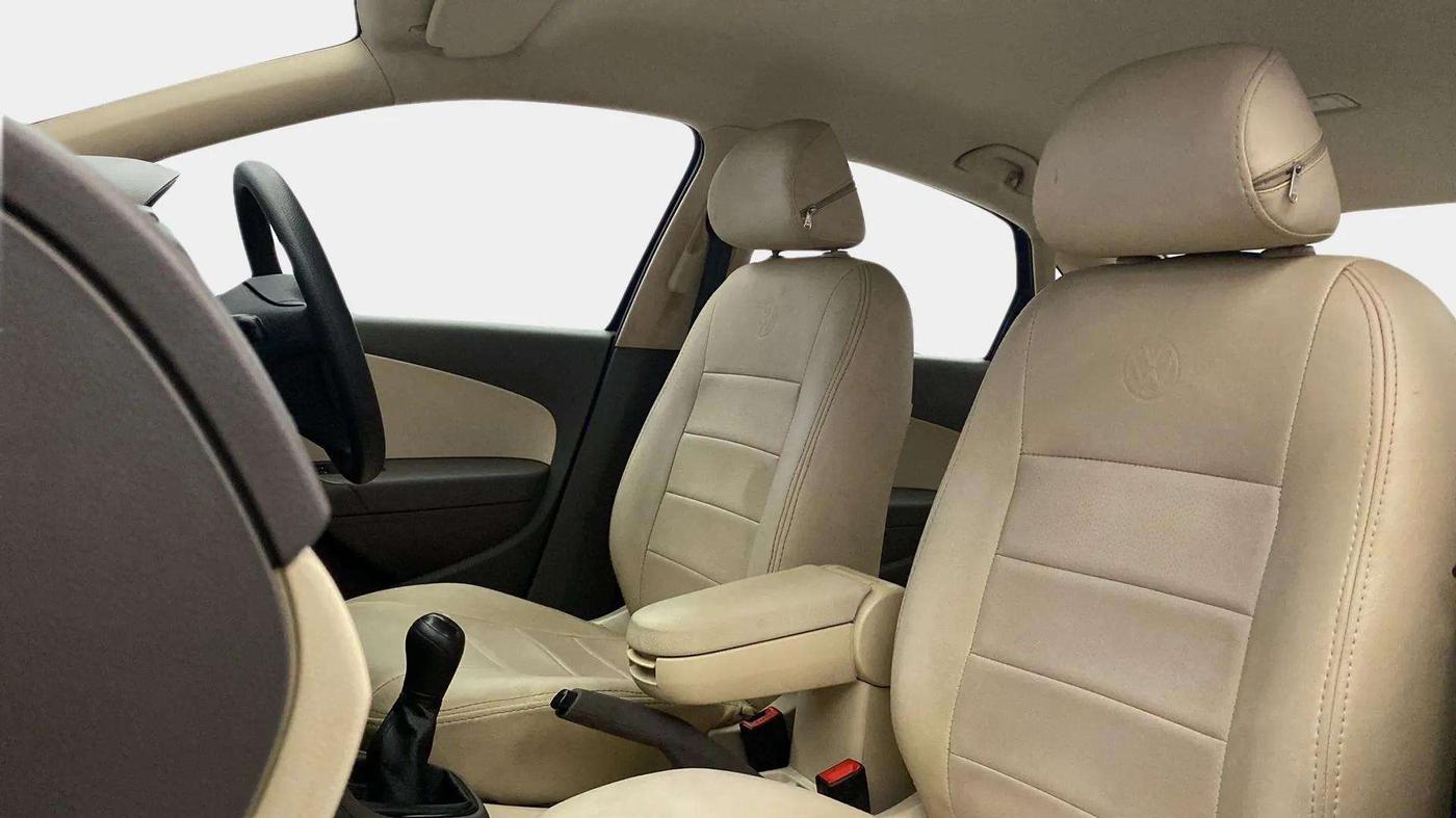 2013 Volkswagen Vento COMFORTLINE DIESEL 1.6, Diesel, Manual, 50 km, Right Side Front Door Cabin