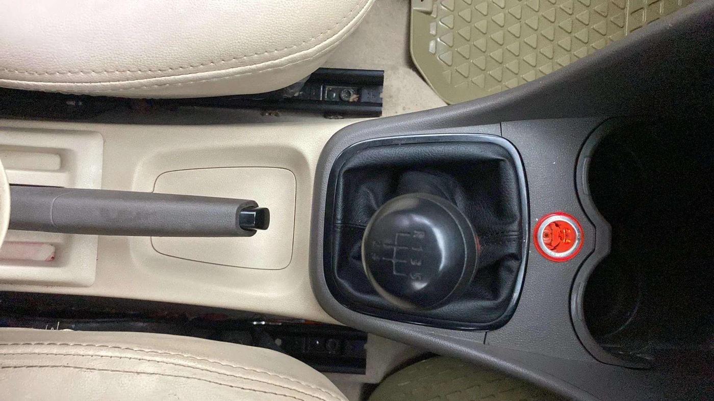 2013 Volkswagen Vento COMFORTLINE DIESEL 1.6, Diesel, Manual, 50 km, Gear Lever