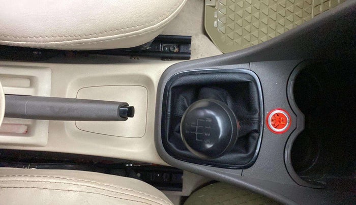 2013 Volkswagen Vento COMFORTLINE DIESEL 1.6, Diesel, Manual, 61,770 km, Gear Lever