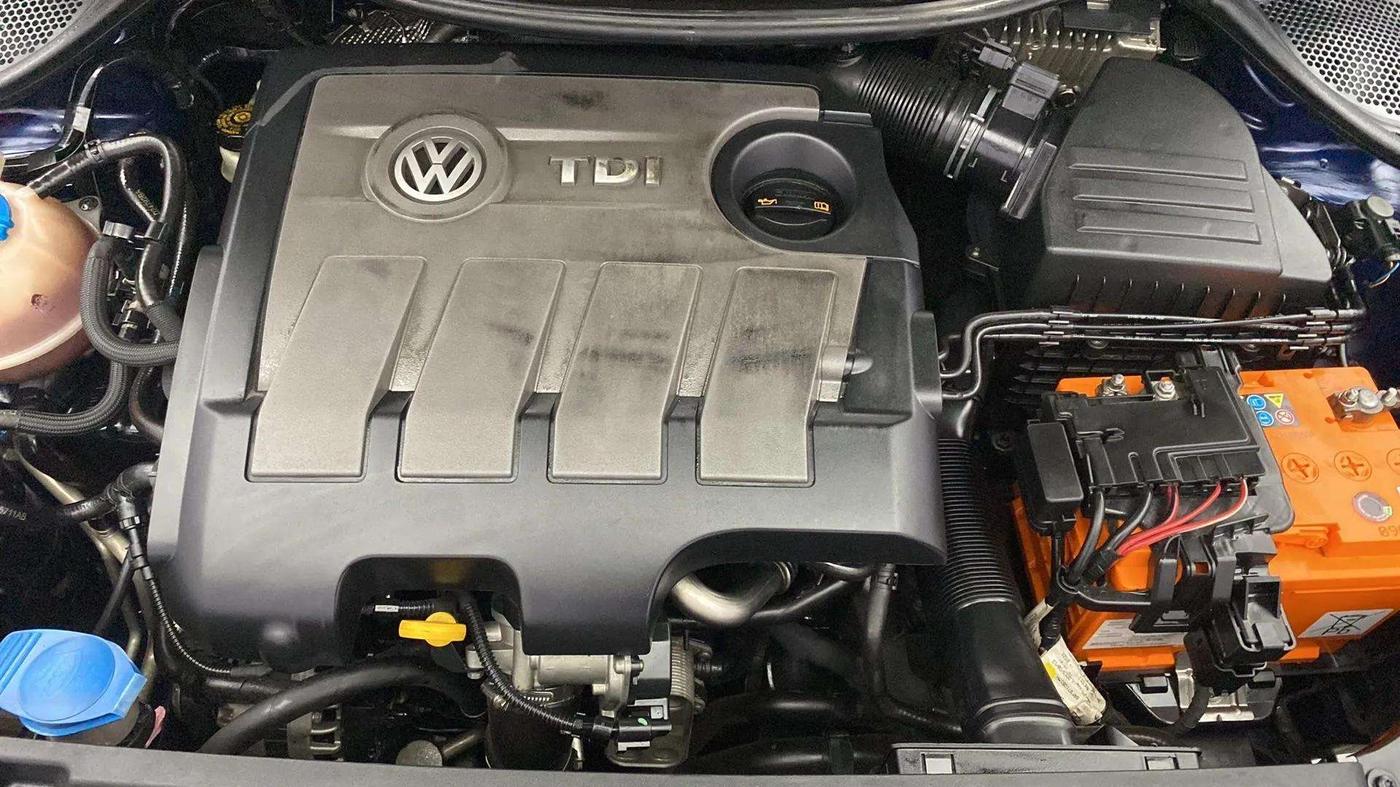 2013 Volkswagen Vento COMFORTLINE DIESEL 1.6, Diesel, Manual, 50 km, Open Bonet