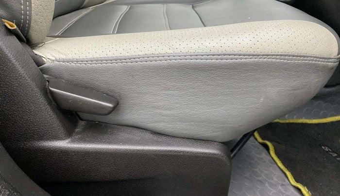 2017 Renault Duster 110 PS RXS SANDSTORM EDITION DIESEL, Diesel, Manual, 58,376 km, Driver Side Adjustment Panel