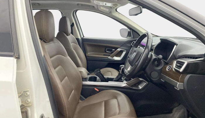 2020 Tata Harrier XZA PLUS 2.0L DUAL TONE, Diesel, Automatic, 92,866 km, Right Side Front Door Cabin