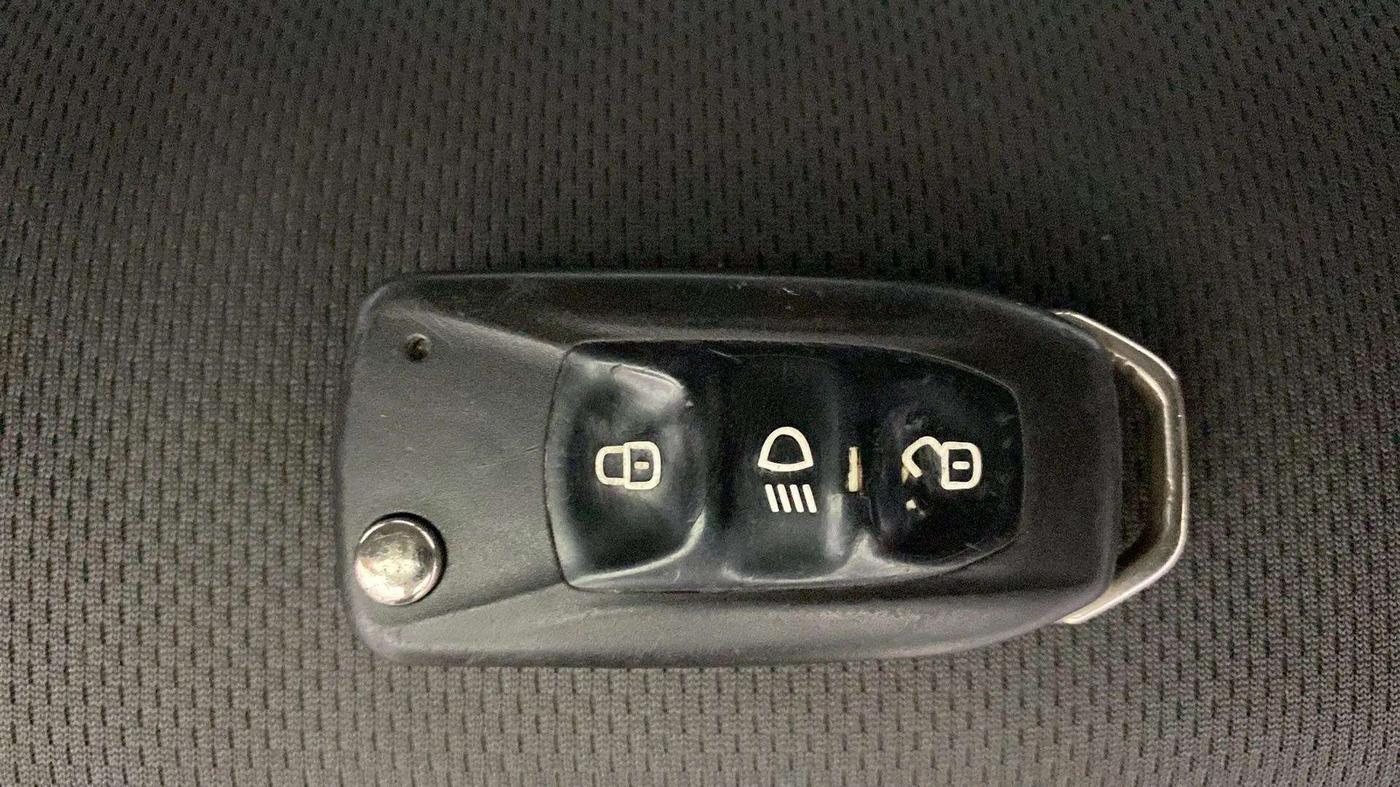 2016 Tata Tiago XT PETROL, Petrol, Manual, 58,707 km, Key Close Up