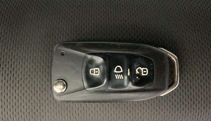 2016 Tata Tiago XT PETROL, Petrol, Manual, 58,707 km, Key Close Up