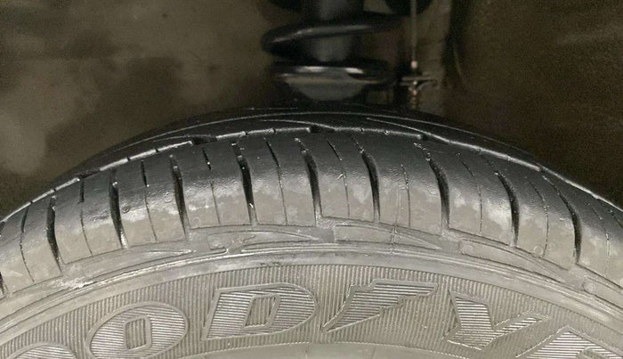 2015 Maruti Alto 800 LXI, Petrol, Manual, 32,841 km, Left Front Tyre Tread