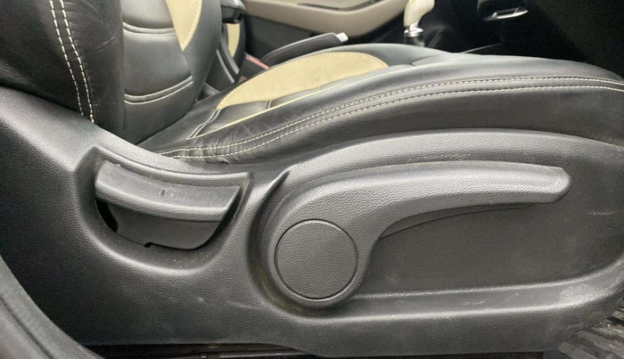 2017 Hyundai Elite i20 ASTA 1.2 (O), Petrol, Manual, 94,956 km, Driver Side Adjustment Panel
