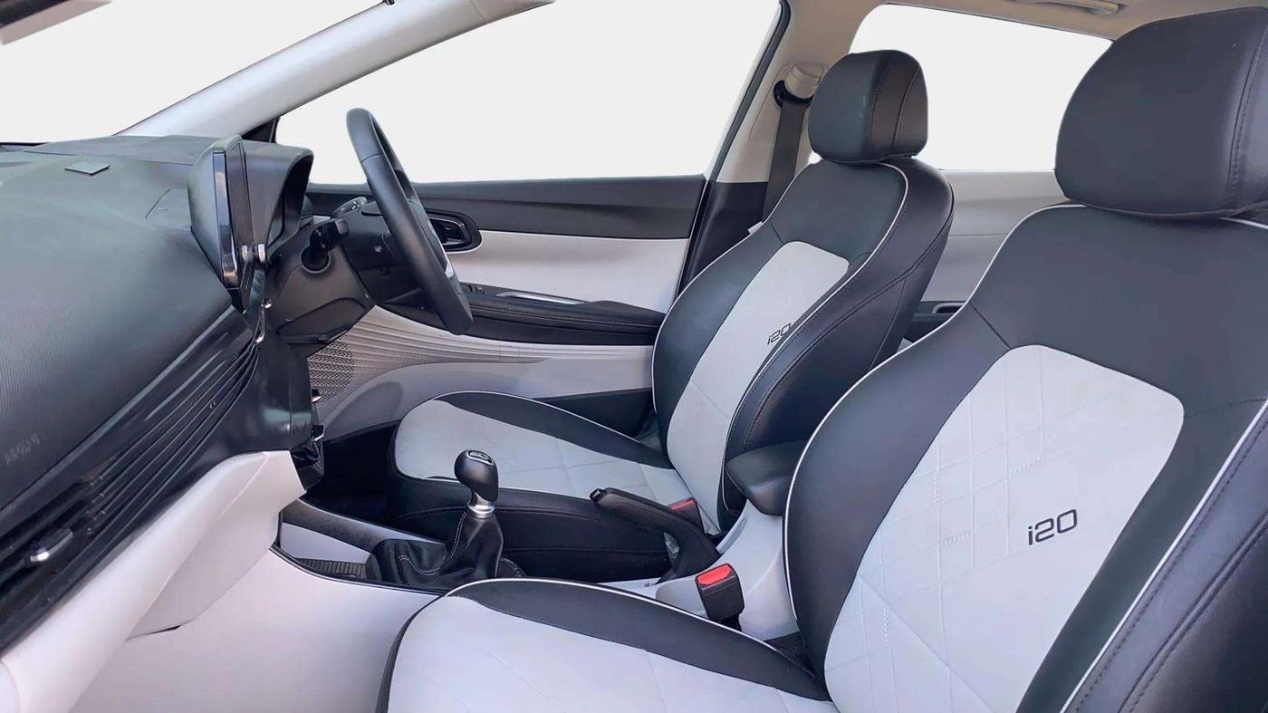 2024 Hyundai NEW I20 ASTA (O) 1.2 MT, Petrol, Manual, 9,605 km, Right Side Front Door Cabin