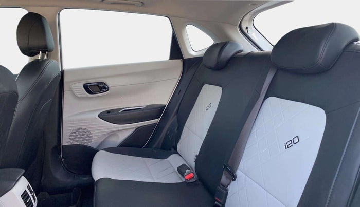 2024 Hyundai NEW I20 ASTA (O) 1.2 MT, Petrol, Manual, 9,605 km, Right Side Rear Door Cabin