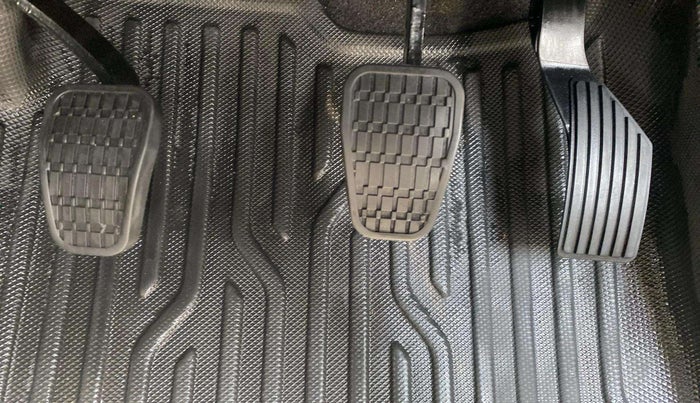 2020 Tata NEXON XE PETROL, Petrol, Manual, 27,882 km, Pedals