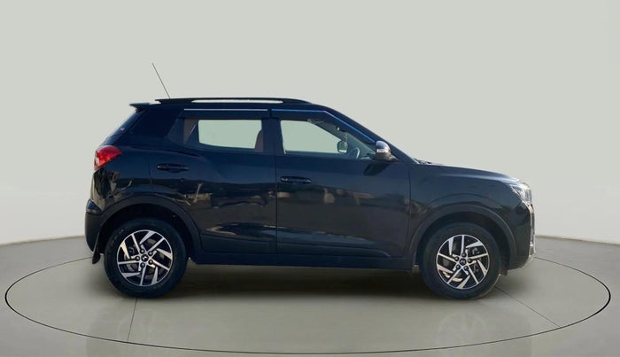 2022 Mahindra XUV300 W8 (O) 1.2 PETROL, Petrol, Manual, 14,260 km, Right Side