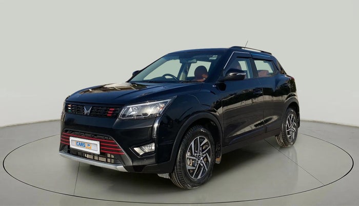 2022 Mahindra XUV300 W8 (O) 1.2 PETROL, Petrol, Manual, 14,260 km, Left Front Diagonal