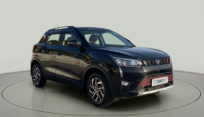 2022 Mahindra XUV300 W8 (O) 1.2 PETROL, Petrol, Manual, 14,260 km, Right Front Diagonal