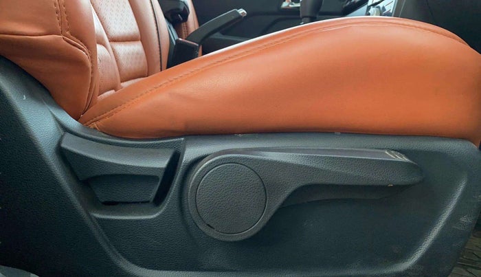 2022 Mahindra XUV300 W8 (O) 1.2 PETROL, Petrol, Manual, 14,260 km, Driver Side Adjustment Panel