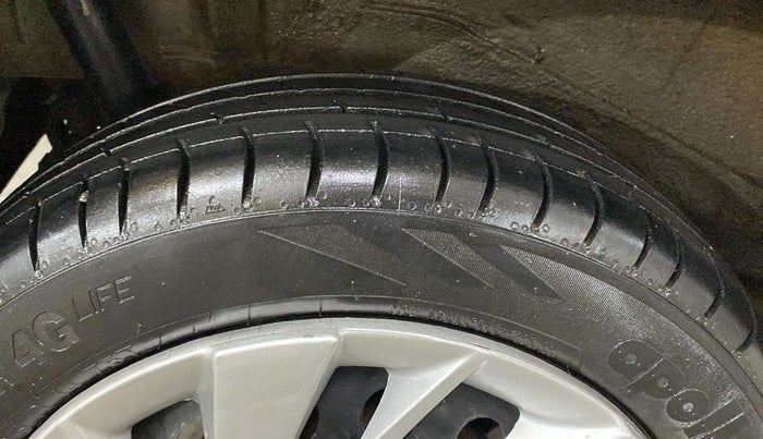 2015 Maruti Wagon R 1.0 VXI, Petrol, Manual, 63,143 km, Right Rear Tyre Tread