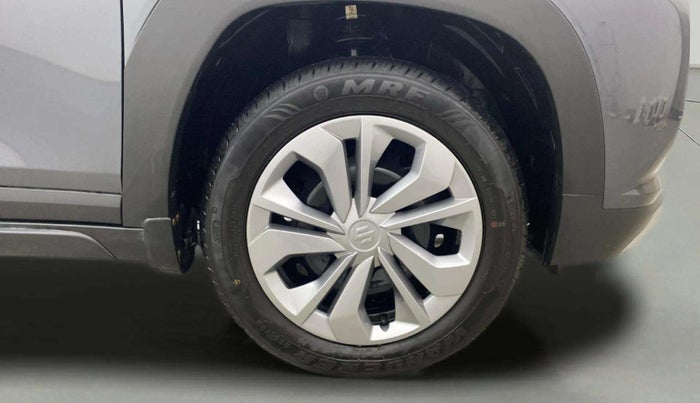 2024 Maruti FRONX SIGMA 1.2 MT, Petrol, Manual, 3,869 km, Right Front Wheel