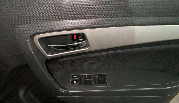 2017 Maruti Vitara Brezza ZDI PLUS DUAL TONE, Diesel, Manual, 98,129 km, Driver Side Door Panels Control