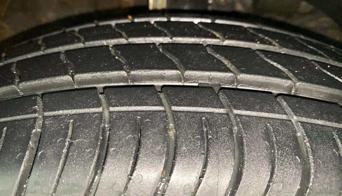 2018 Maruti Swift ZXI PLUS, Petrol, Manual, 65,831 km, Right Front Tyre Tread