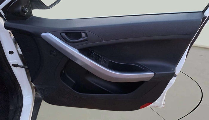 2021 Tata NEXON XM SUNROOF PETROL, Petrol, Manual, 40,109 km, Driver Side Door Panels Control