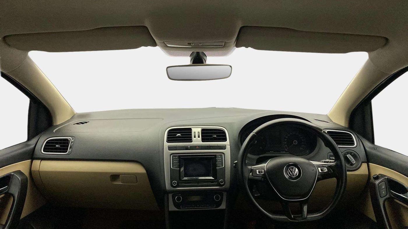 2016 Volkswagen Polo HIGHLINE1.2L, Petrol, Manual, 90,889 km, Dashboard