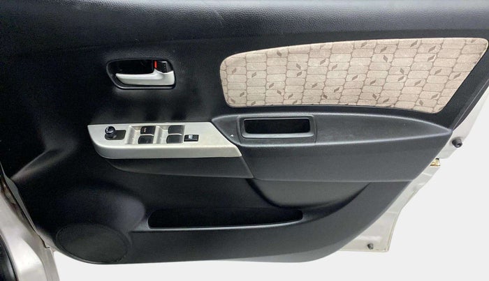 2016 Maruti Wagon R 1.0 VXI, Petrol, Manual, 37,846 km, Driver Side Door Panels Control