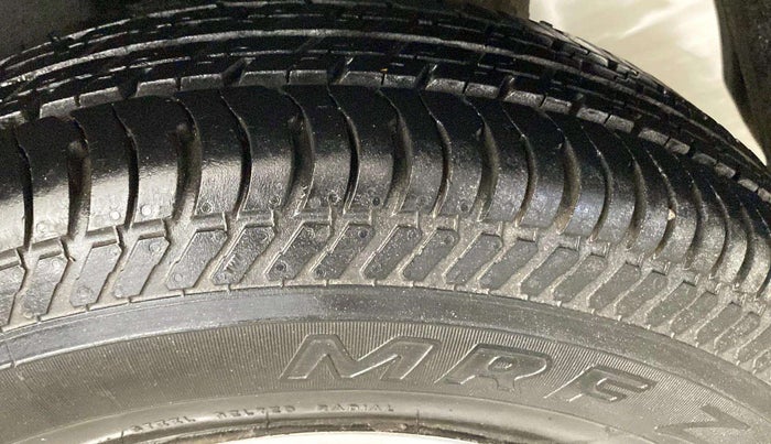 2017 Maruti Swift LXI (O), Petrol, Manual, 15,436 km, Right Rear Tyre Tread