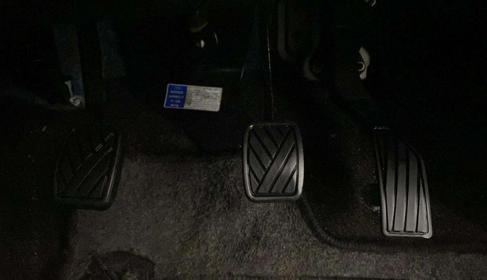 2017 Maruti Swift LXI (O), Petrol, Manual, 15,436 km, Pedals