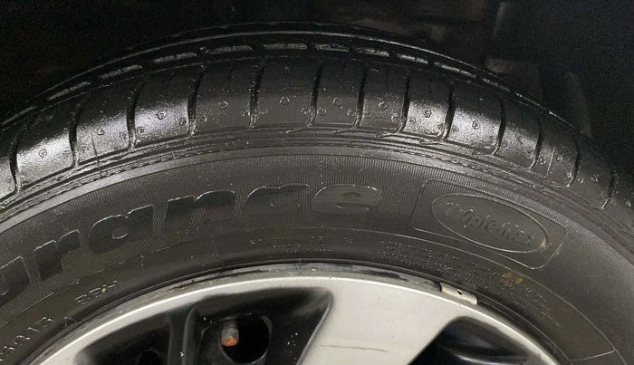 2016 Maruti Ciaz VXI+, Petrol, Manual, 64,574 km, Right Front Tyre Tread
