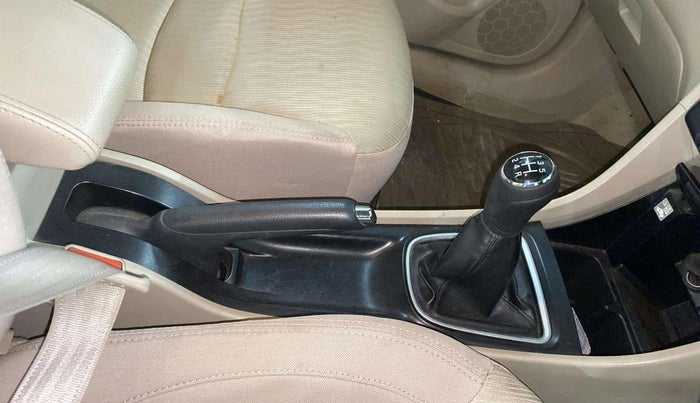 2016 Maruti Ciaz VXI+, Petrol, Manual, 64,574 km, Gear Lever