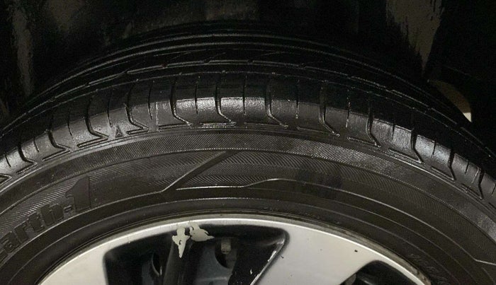 2016 Maruti Ciaz VXI+, Petrol, Manual, 64,574 km, Left Rear Tyre Tread