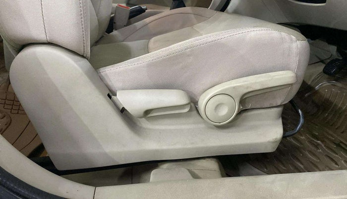 2016 Maruti Ciaz VXI+, Petrol, Manual, 64,574 km, Driver Side Adjustment Panel