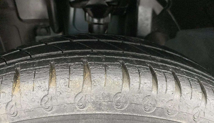 2020 Renault Kwid CLIMBER 1.0 AMT (O), Petrol, Automatic, 42,961 km, Left Front Tyre Tread