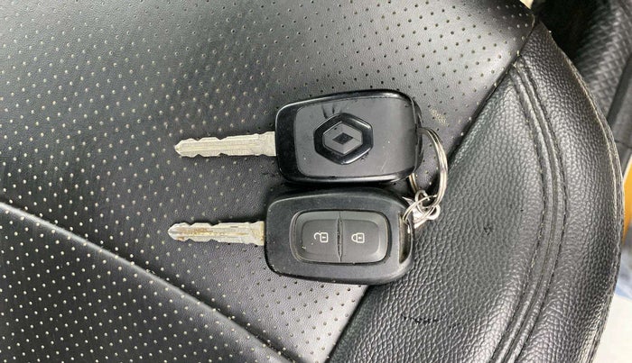 2020 Renault TRIBER RXL MT, Petrol, Manual, 56,714 km, Key Close Up