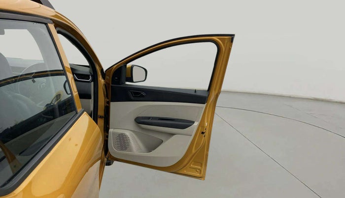 2020 Renault TRIBER RXL MT, Petrol, Manual, 56,714 km, RHS Front Door